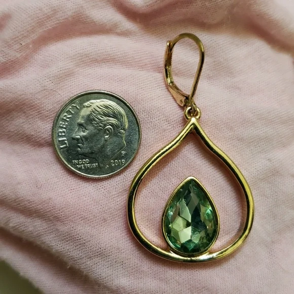 1 × 1 1/4" gold-tone & Green earrings - Picture 2 of 2